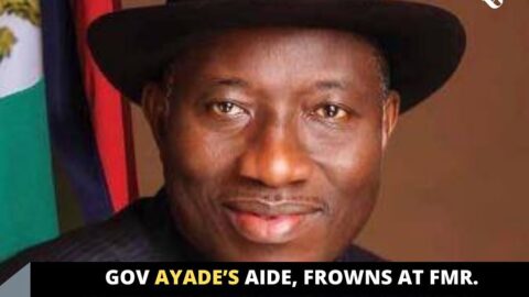 Gov Ayade’s aide, frowns at Fmr. President Goodluck Jonathan for attending a friend’s wedding